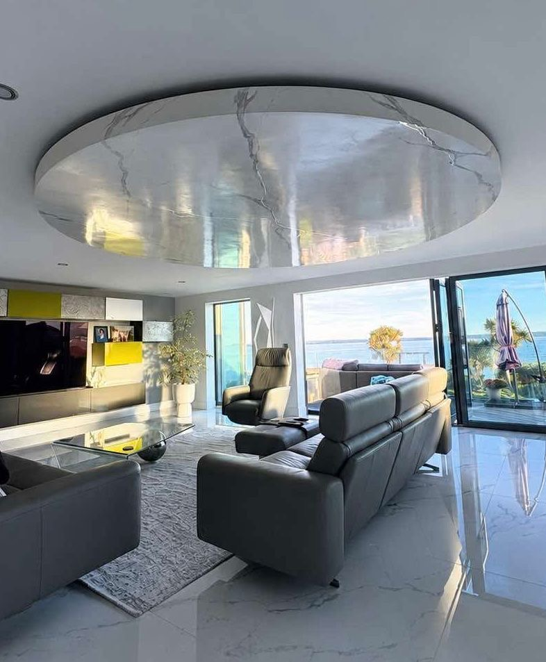 Mirrored ceiling feature